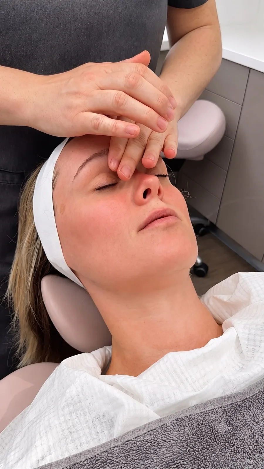 Manual facial and jaw therapy treatment
